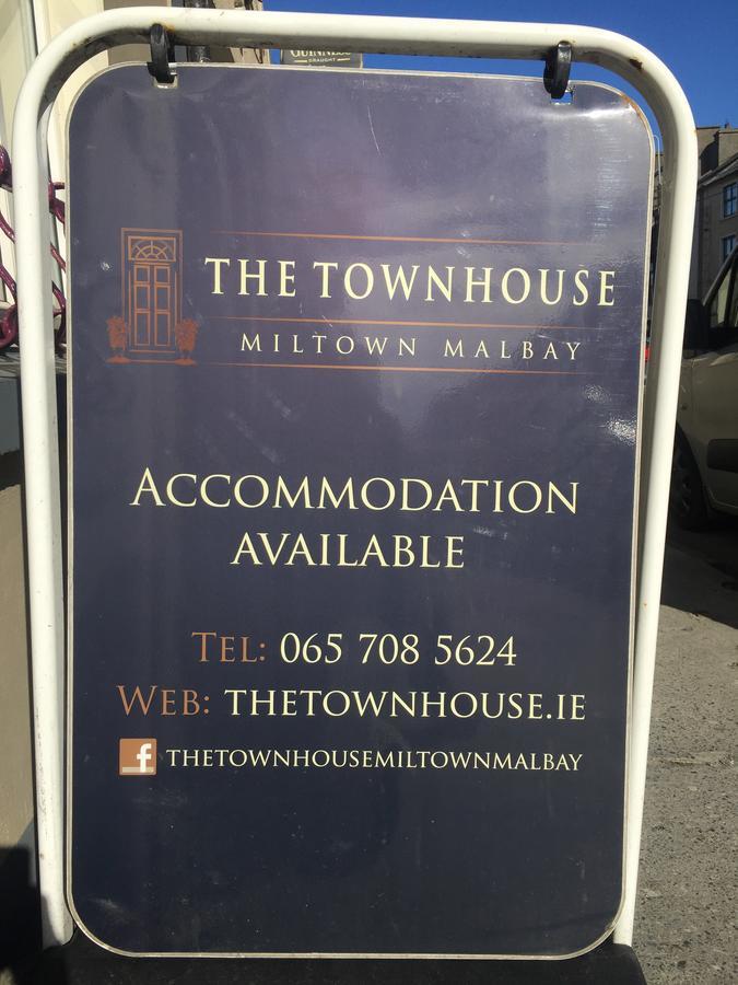 The Townhouse Bed & Breakfast Milltown Malbay Exterior photo